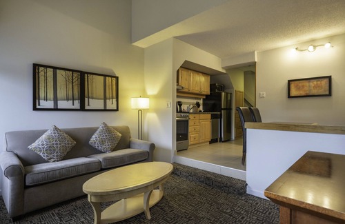 Whistler Village Hotel | Mountain Side Hotel Whistler by Executive
