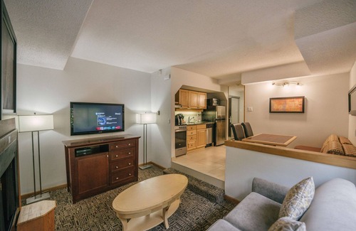 Whistler Village Hotel | Mountain Side Hotel Whistler by Executive