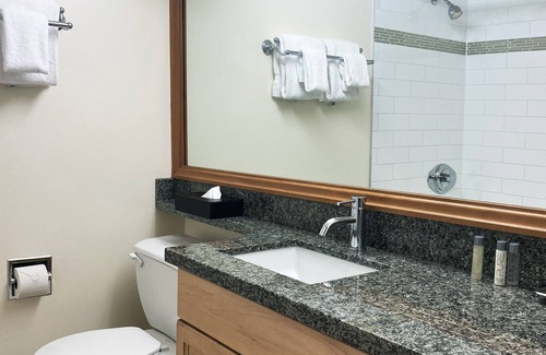 Whistler Village Hotel | Mountain Side Hotel Whistler by Executive