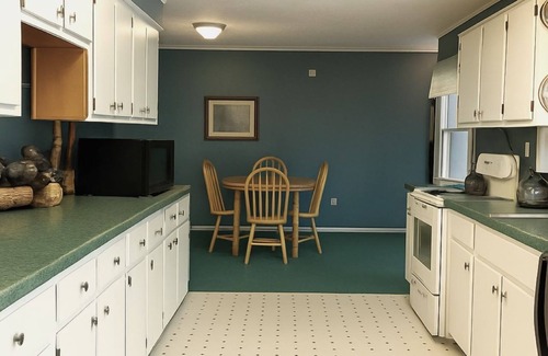 Pigeon Forge Ski Chalet | Mountain Stream -Riverside w/Hot Tub Walk to Pigeon Forge FREE Tickets!