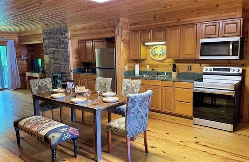 Bryson City Apartment | MOUNTAIN SUITE on the 2nd floor of a 2story Duplex