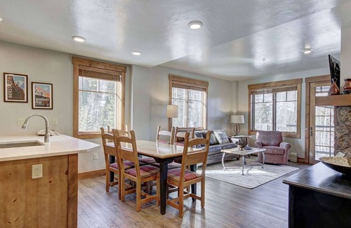 Breckenridge Condo | Mountain Thunder - Renovated Ski-in/Gondola-out, high-end, hot tub, pool, free p