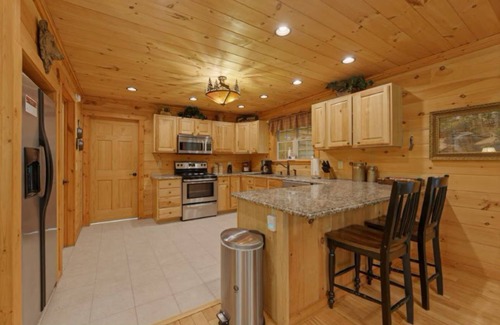 Sautee Nacoochee Cabin | "Mountain Time" luxurious cabin near Helen and Unicoi State Park- Sept 10% Off