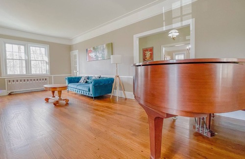 Ellenville Other | Mountain Top Farmhouse near Minnewaska: Hot Tub, Fireplace & Fire Pit