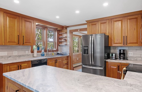 Bartlett House | Mountain Top Hideaway 10 Min to North Conway & 5 Min Saco River, pet friendly