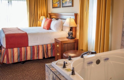 Gatlinburg Resort | Mountain Top Resort w/Waterpark/WiFi/Fireplace/Kitchen over looking Gatlinburg