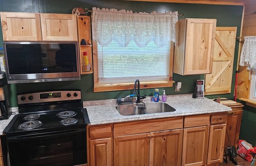 Jefferson Township Cabin | Mountain Tree House , Private & secluded. Positioned on a babbling stream.