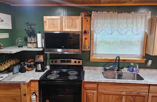 Jefferson Township Cabin | Mountain Tree House , Private & secluded. Positioned on a babbling stream.
