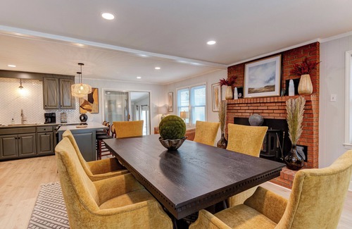 Marion House | Mountain Valley Creekside 3-bedroom house with AC and WiFi in Marion