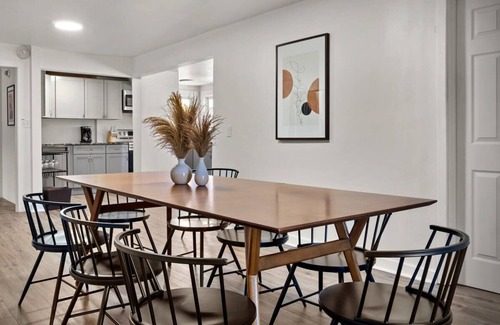 West Dover House | Mountain View 8-BR Lodge 2-Min to Mount Snow