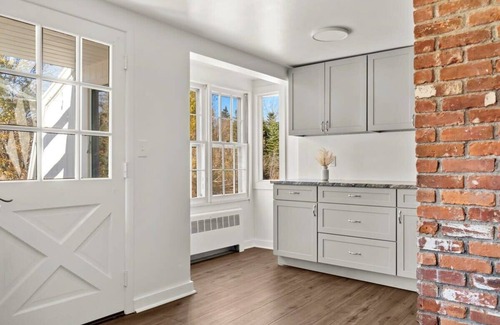 West Dover House | Mountain View 8-BR Lodge 2-Min to Mount Snow