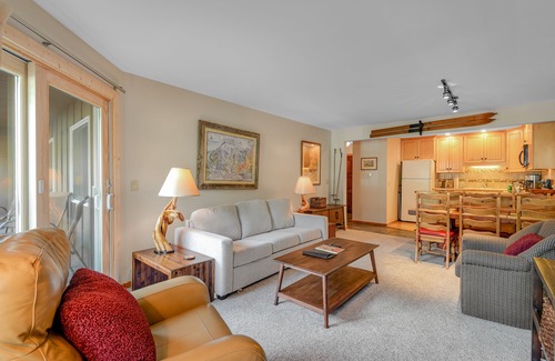 Copper Mountain Village Condo | Mountain view condo w/gas fireplace, shared outdoor pool, and free WiFi