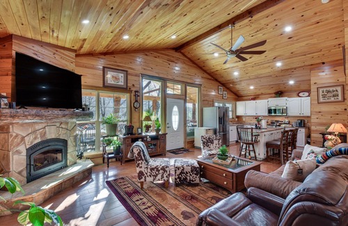 Clayton Cabin | Mountain-View Cabin ~ 2 Mi to Downtown Clayton!