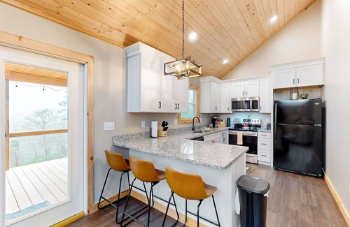 Cherokee Cabin | Mountain-view cabin with a hot tub, gas fireplace, & washer/dryer - dog-friendly