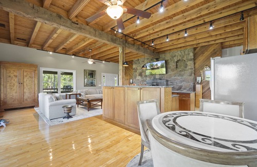 Keene Cabin | Mountain View Cabin in VA Wine Country