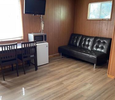 Wrightwood Hotel | Mountain View Cabins