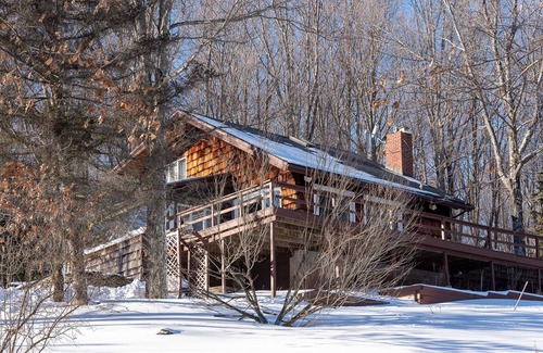 Denver Ski Chalet | Mountain view chalet-15 minutes to Plattekill and Belleayre