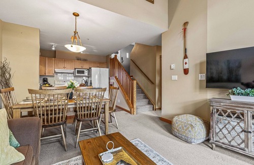 Canmore Condo | Mountain View Condo in Canmore