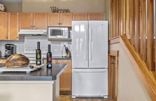 Canmore Condo | Mountain View Condo in Canmore