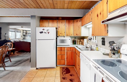 Big Sky Meadow Village Condo | Mountain-view condo with hot tub & pool access - walk to Town Center