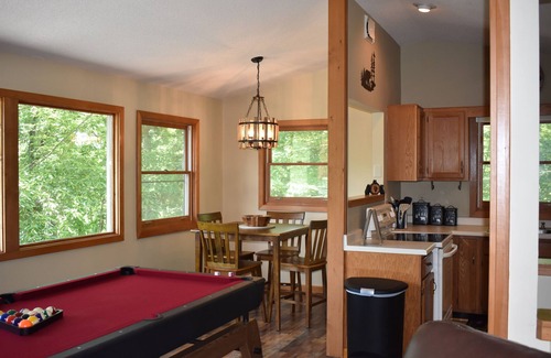 Gatlinburg - Pigeon Forge Cabin | MOUNTAIN VIEW! Cozy 2BR/2BA Cabin! Fire Place, Hot Tub, Outdoor Fire Pit & more
