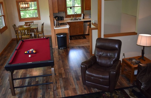 Gatlinburg - Pigeon Forge Cabin | MOUNTAIN VIEW! Cozy 2BR/2BA Cabin! Fire Place, Hot Tub, Outdoor Fire Pit & more