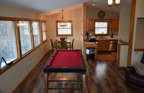 Gatlinburg - Pigeon Forge Cabin | MOUNTAIN VIEW! Cozy 2BR/2BA Cabin! Fire Place, Hot Tub, Outdoor Fire Pit & more