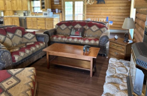 Island Park Cabin | Mountain View Escape 10 Min. to YNP+WiFi