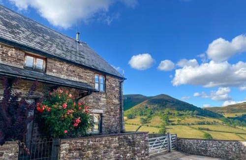 Crickhowell House | Mountain View Farm Cottage