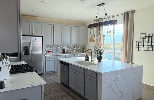 Commerce City House | Mountain View Home, Sleeps 10, Hot-tub