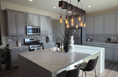 Commerce City House | Mountain View Home, Sleeps 10, Hot-tub