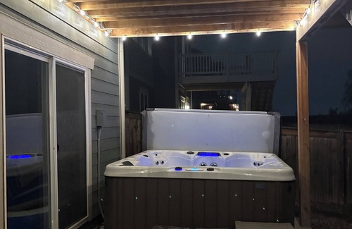 Commerce City House | Mountain View Home, Sleeps 10, Hot-tub