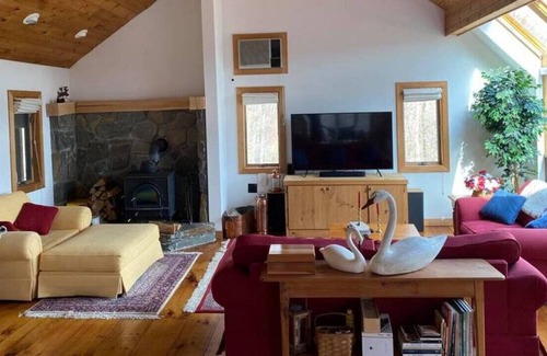 Plymouth Ski Chalet | Mountain View Home Minutes to Killington & Okemo