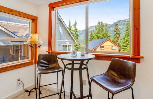 Hyak Cabin | Mountain-view lodge with gas grill, washer/dryer, & WiFi - walk to ski lifts