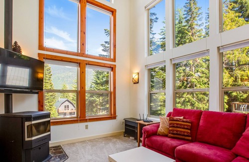 Hyak Cabin | Mountain-view lodge with gas grill, washer/dryer, & WiFi - walk to ski lifts