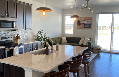 Windsor House | Mountain View Modern Ranch - Incredible views! Hot tub! Walk to park! Peaceful!