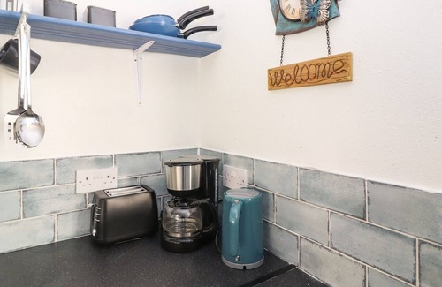Kinvara Cottage | MOUNTAIN VIEW, romantic, with open fire in Kinvara, County Galway