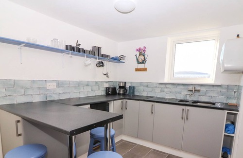 Kinvara Cottage | MOUNTAIN VIEW, romantic, with open fire in Kinvara, County Galway