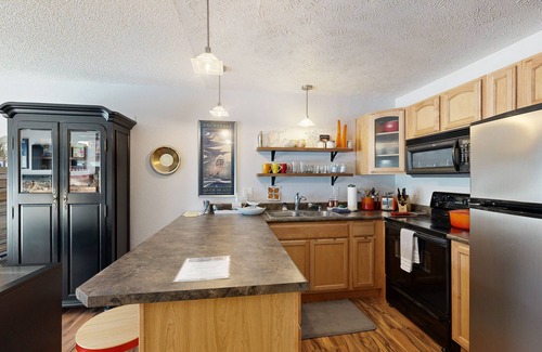 Alyeska Apartment | Mountain-view studio with patio & full kitchen - walk to lifts