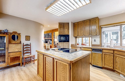 Black Butte Ranch House | Mountain-view ranch house with fireplace, W/D, central AC & bikes - dog-friendly