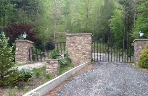 Burnsville House | Mountain Views, 4 bedroom, Sleeps 12.