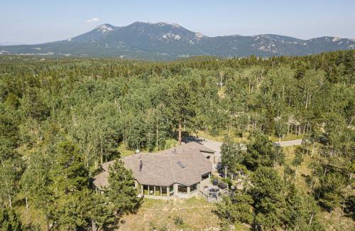 Black Hawk House | Mountain Views and Hot Tub Airy Forest Escape!