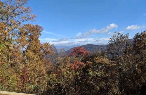 Skyland House | Mountain views close to everything!
