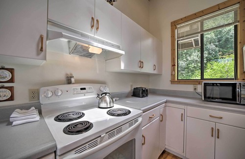 Bryson City House | Mountain Views & Deck: Spacious Bryson City Home!
