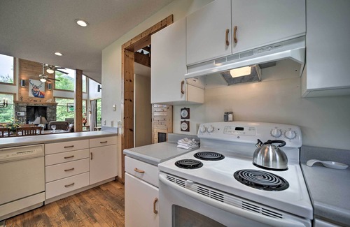 Bryson City House | Mountain Views & Deck: Spacious Bryson City Home!
