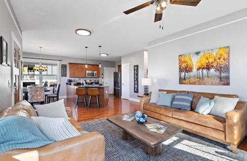 Asheville House | Mountain Views, Game Room, Hot Tub –Close to Downtown