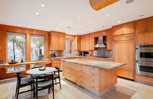 Upper Village House | Mountain views, Hot Tub, BBQ, Media Room, Air Con