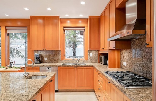 Upper Village House | Mountain views, Hot Tub, BBQ, Media Room, Air Con