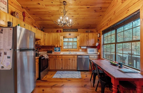 Ellijay Cabin | Mountain Views, Hot Tub + More! - Deer Crossing