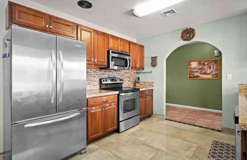 Tucson House | Mountain Views | Rainwater Garden | Dog Friendly | Central Location